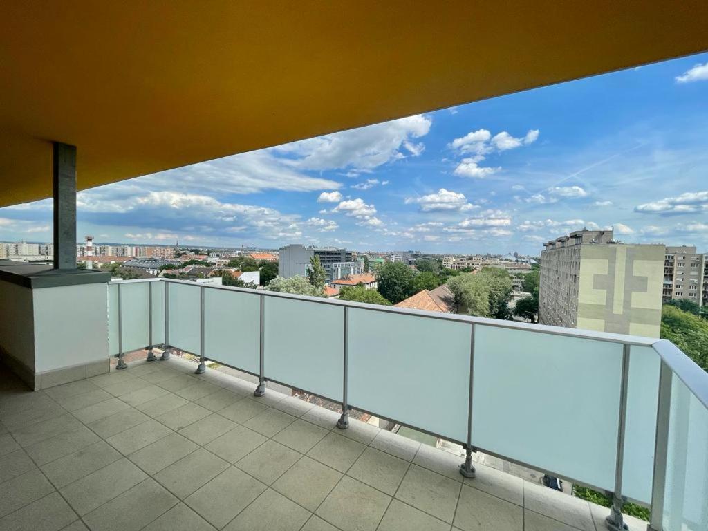 Penthouse Young #freeparking Apartment Budapest